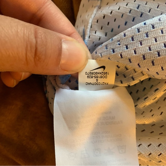 Nike Dri Fit Pastel Hawaiian Casual Button Up Size S - Picture 7 of 7